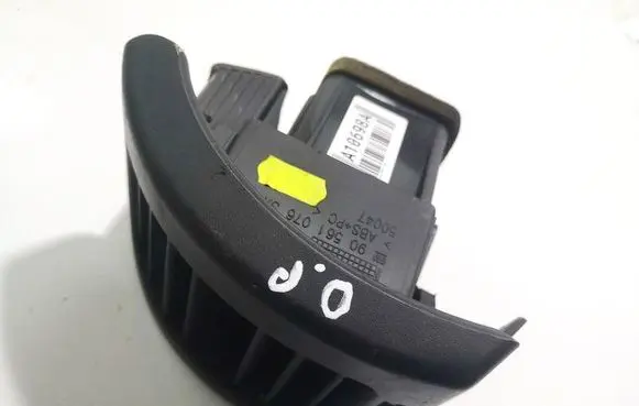 Opel Zafira A Dash center air vent grill 90561076