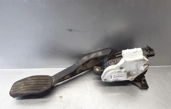 Volvo XC70 Accelerator throttle pedal 30683517