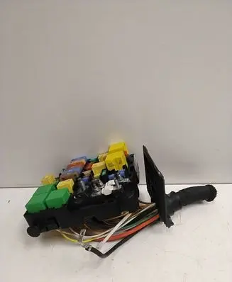Peugeot 308 Fuse module 9804682280