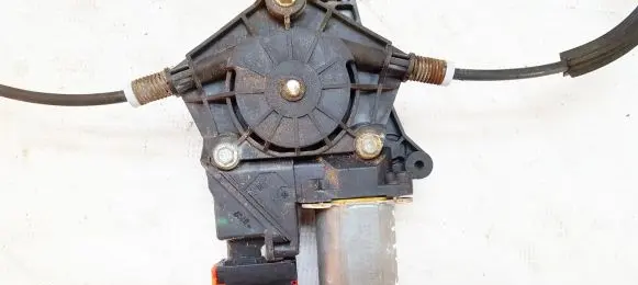 Peugeot 406 Front door window regulator motor 0130821675