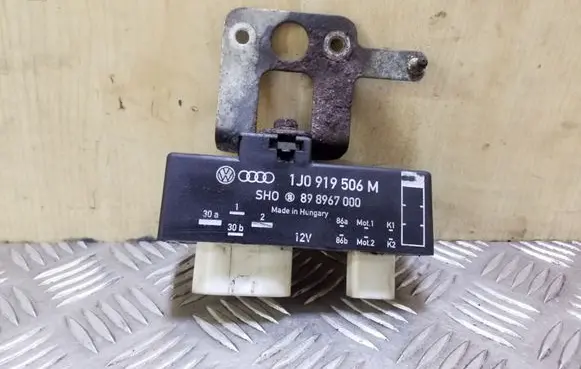 Skoda Fabia Mk2 (5J) Coolant fan relay 1J0919506M 898967000