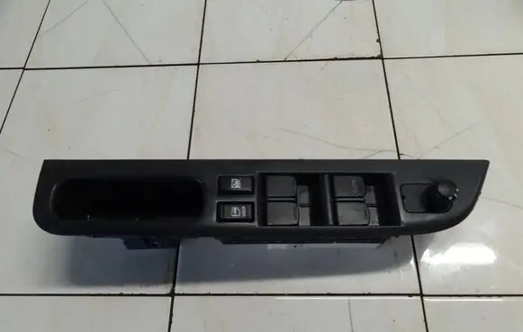 Suzuki Swift I Electric window control switch