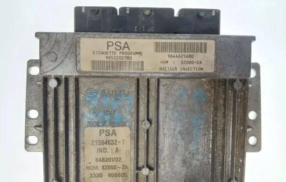 Peugeot 206 Engine control unit/module 215846327 S20002A 5309568
