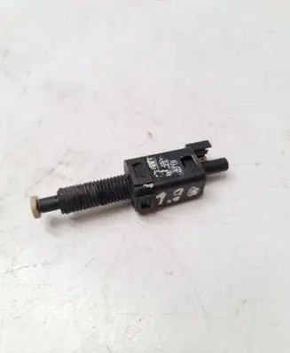 Audi A4 S4 B5 8D Brake pedal sensor switch 811907343B