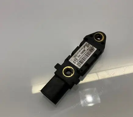 Mercedes-Benz E W211 Airbag deployment crash/impact sensor 0028201326 303342015 A0028201326