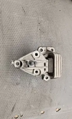 Renault Megane III Engine mount bracket 326D23