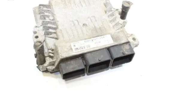 Ford Focus Engine control unit/module 180133036 BV6112A650NM