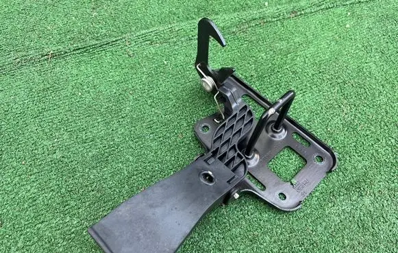 Audi A5 8T 8F Engine bonnet/hood lock/latch loop/hook 8T0823480