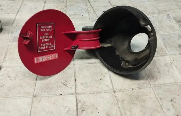 Mitsubishi Colt Fuel tank cap MR959151 038402