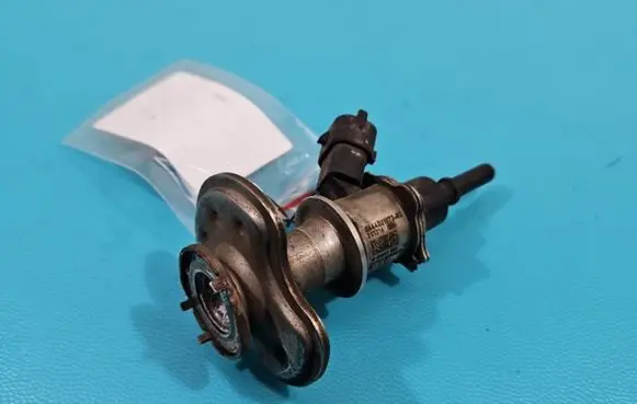 Fuel injector