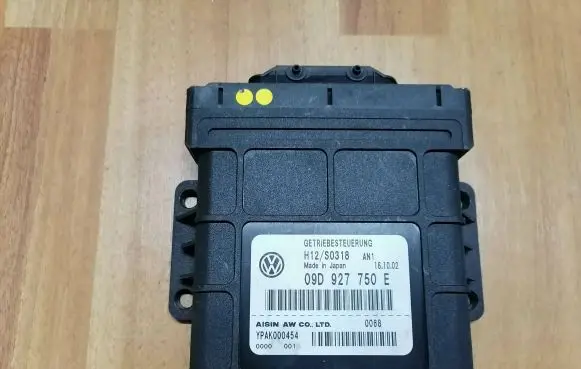 Volkswagen Touareg I Gearbox control unit/module 09D927750E H12S0318 YPAK000454