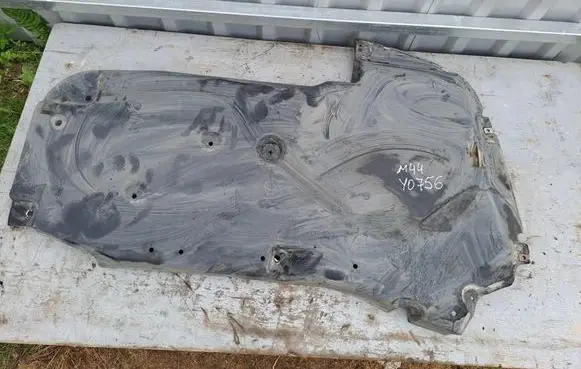 Mercedes-Benz C W205 Fuel tank bottom protection