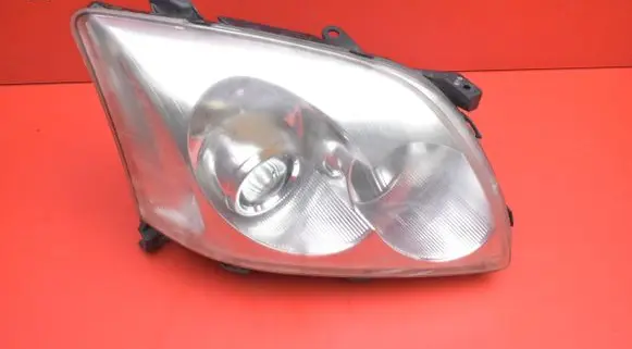 Toyota Avensis Verso Headlight/headlamp