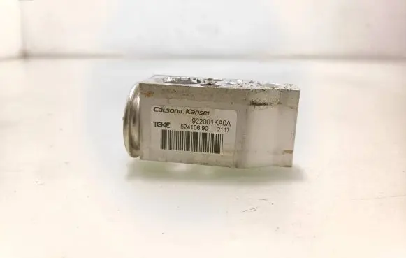 Nissan Juke I F15 Air conditioning (A/C) expansion valve 922001KA0A 52410690