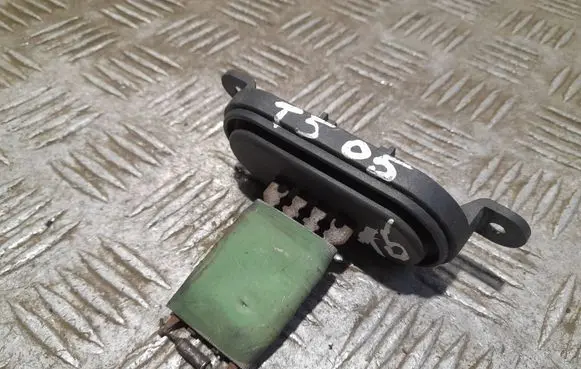 Volkswagen Transporter - Caravelle T5 Heater blower fan relay 12396