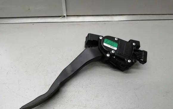 Mitsubishi Colt Accelerator throttle pedal A4543000104 MR955216
