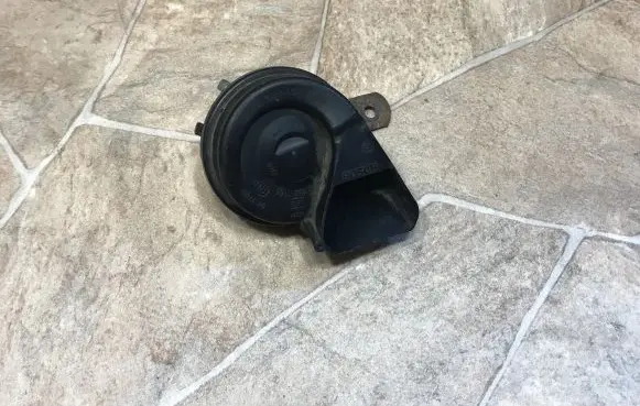 Mercedes-Benz E W211 Horn signal 703881165