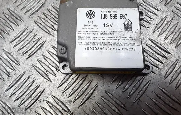 Volkswagen PASSAT B5 Airbag control unit/module 1j0909607