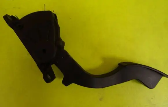 Ford Focus Accelerator throttle pedal 4M51-9F836-AH 4M519F836AH