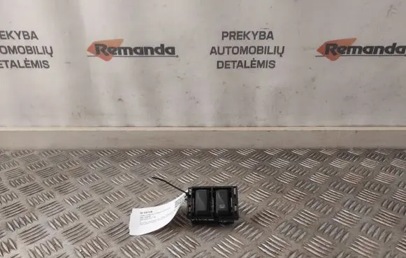 Opel Vivaro Windscreen/window heater switch 1259364