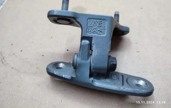 Mercedes-Benz E W212 Front door upper hinge