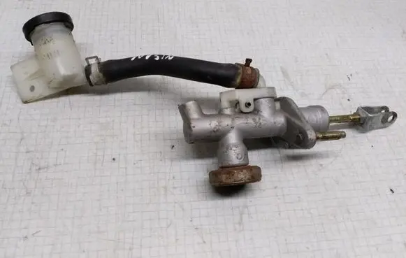 Nissan Almera Clutch master cylinder