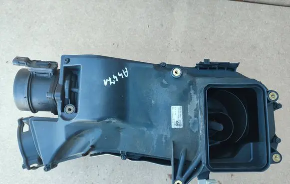 Mercedes-Benz C W205 Air filter box A6510902501