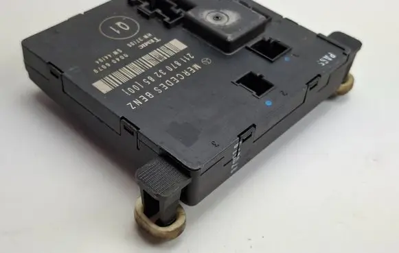 Mercedes-Benz E W211 Door control unit/module 2118703285 00406079