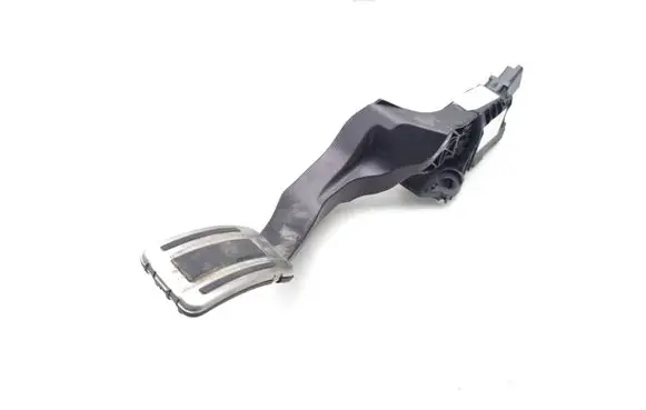 Accelerator throttle pedal