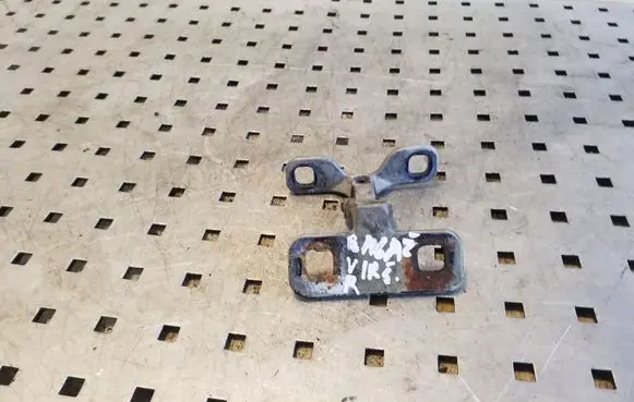 Tailgate/trunk/boot hinge