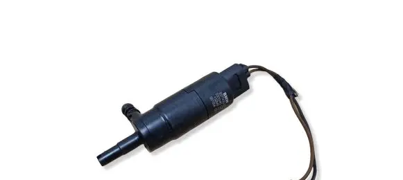 BMW X1 E84 Headlight washer pump 8377430