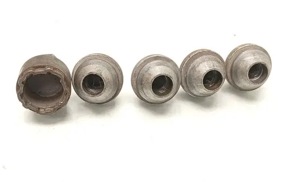 Volvo V40 Anti-theft wheel nuts and lock 