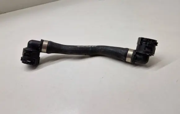 Coolant pipe/hose