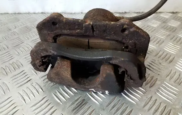 Suzuki Grand Vitara II Front brake caliper