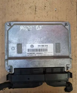 Volkswagen PASSAT B5 Engine control unit/module 3B0906018 5WP4331112