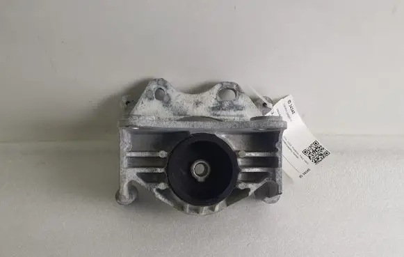 Engine mount bracket