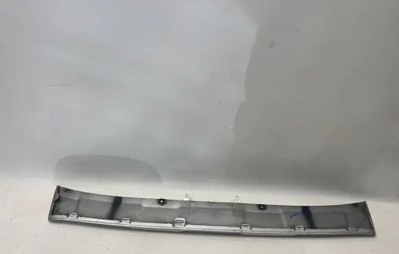 Front bumper lip