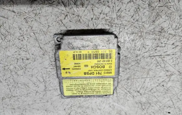 Mitsubishi Carisma Airbag control unit/module 0285001290 003050890