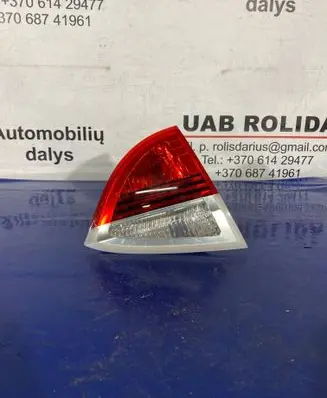 Tailgate rear/tail lights