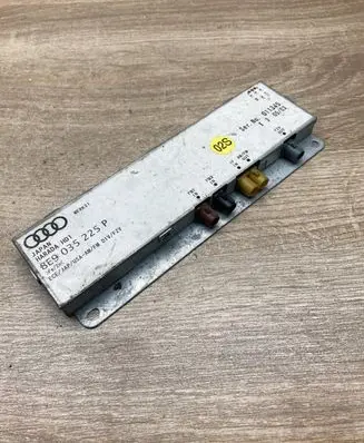 Audi A4 S4 B7 8E 8H Aerial antenna amplifier 8E9035225P