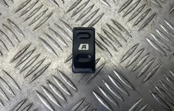 Citroen Xsara Picasso Electric window control switch 22681