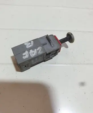 Opel Zafira B Brake pedal sensor switch 55701396 C910 869619858