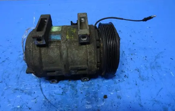 Volvo C30 Air conditioning (A/C) compressor (pump) 30665342 489A321522