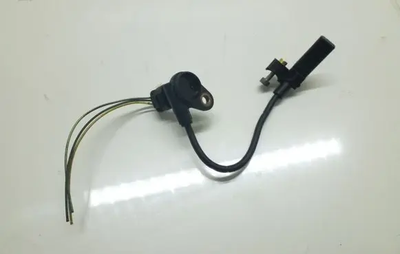 BMW 5 F10 F11 Crankshaft position sensor 7582842 758284206