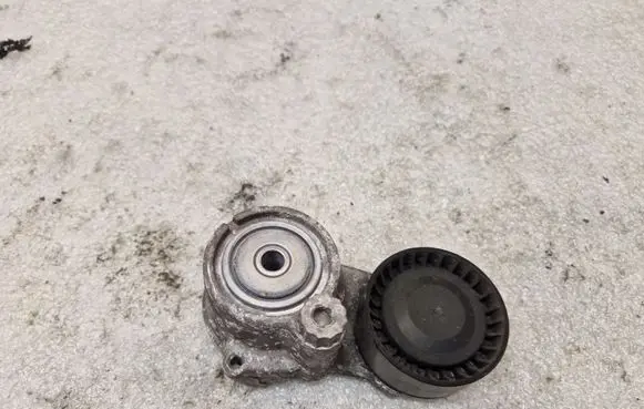 Opel Astra K Generator/alternator belt tensioner 55570067