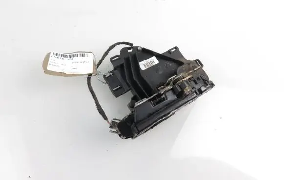 Volkswagen Polo IV 9N3 Front door lock 3B1837015
