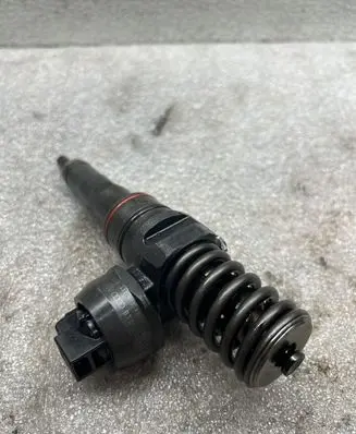 Skoda Octavia Mk1 (1U) Fuel injector 038130073AG