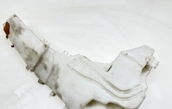 Ford Focus Windshield washer fluid reservoir/tank 4M5113K163