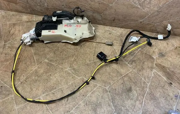 Mercedes-Benz SL R230 Front door lock A2307200235