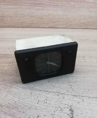 BMW 5 E34 Clock 1374282